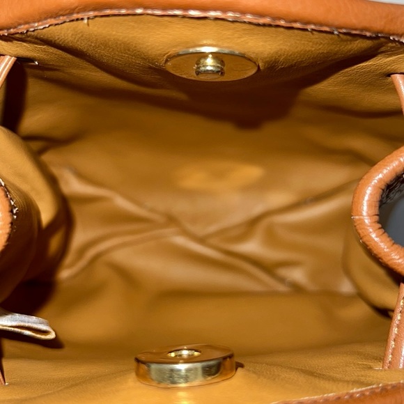 Adorable Small Crossbody Purse~Joann Page Leather - Picture 3 of 13